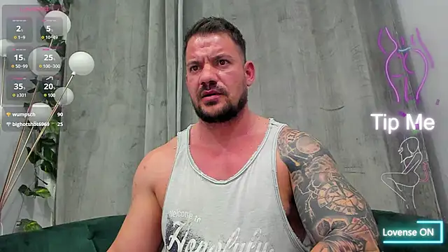 Snapshot of musclemonster31 chatting on 03/11/25, 04:19 musclemonster31 online show from 03/11/25, 04:19