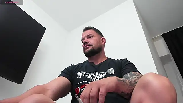 Snapshot of musclemonster31 chatting on 09/25/25, 08:37 musclemonster31 online show from 09/25/25, 08:37