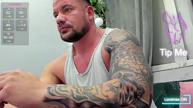 Snapshot of musclemonster31 chatting on 03/01/25, 08:21 musclemonster31 online show from 03/01/25, 08:21