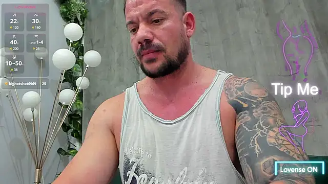 Snapshot of musclemonster31 chatting on 03/11/25, 01:16 musclemonster31 online show from 03/11/25, 01:16