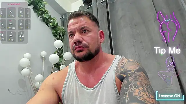 Snapshot of musclemonster31 chatting on 03/05/25, 10:21 musclemonster31 online show from 03/05/25, 10:21