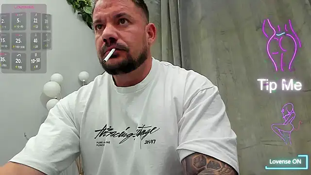 Snapshot of musclemonster31 chatting on 03/21/25, 05:00 musclemonster31 online show from 03/21/25, 05:00