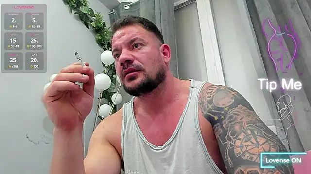 Snapshot of musclemonster31 chatting on 03/09/25, 10:52 musclemonster31 online show from 03/09/25, 10:52