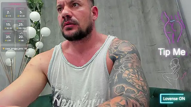 Snapshot of musclemonster31 chatting on 03/12/25, 02:52 musclemonster31 online show from 03/12/25, 02:52