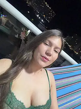 Snapshot of AmelieLaurent_ chatting on 12/15/25, 11:53 AmelieLaurent online show from 12/15/25, 11:53