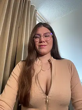 Snapshot of AmelieLaurent_ chatting on 12/01/25, 03:46 AmelieLaurent online show from 12/01/25, 03:46