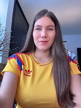 AmelieLaurent  online show from 06/18/26, 03:50