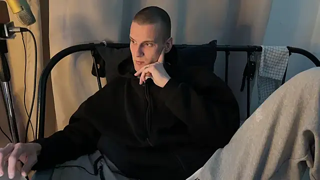 ETHAN MOORE online show from 04/25/26, 08:50