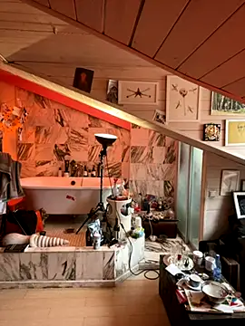 Snapshot of ETHAN_MOORE chatting on 10/29/25, 11:42 ETHAN MOORE online show from 10/29/25, 11:42