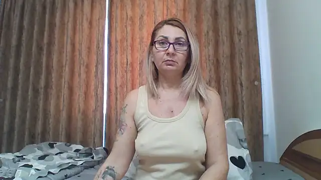 Snapshot of PussyEvely chatting on 03/04/25, 09:29 PussyEvely online show from 03/04/25, 09:29