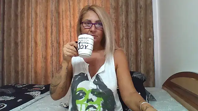 Snapshot of PussyEvely chatting on 09/26/25, 07:59 PussyEvely online show from 09/26/25, 07:59
