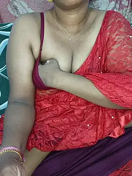 Snapshot of Malluivaniya chatting on 10/25/25, 08:09 Malluivaniya online show from 10/25/25, 08:09