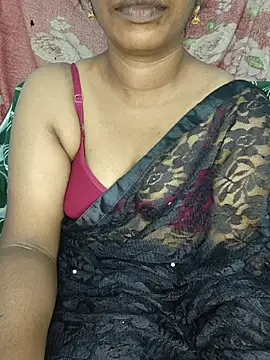 Snapshot of Malluivaniya chatting on 10/16/25, 06:05 Malluivaniya online show from 10/16/25, 06:05