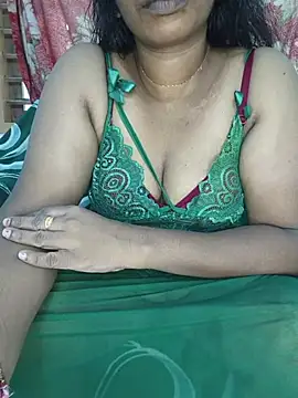 Snapshot of Malluivaniya chatting on 10/25/25, 07:40 Malluivaniya online show from 10/25/25, 07:40