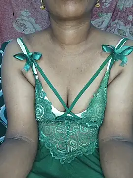 Snapshot of Malluivaniya chatting on 10/15/25, 05:54 Malluivaniya online show from 10/15/25, 05:54