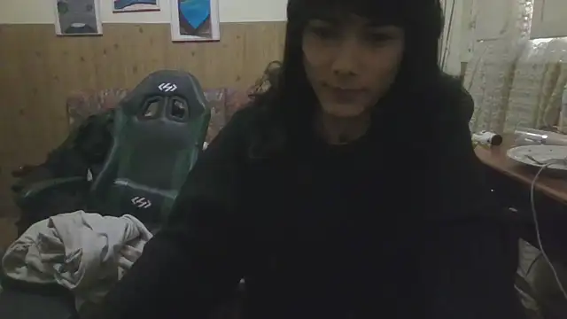 Snapshot of calliemaggotbone chatting on 11/03/25, 10:19 calliemaggotbone online show from 11/03/25, 10:19