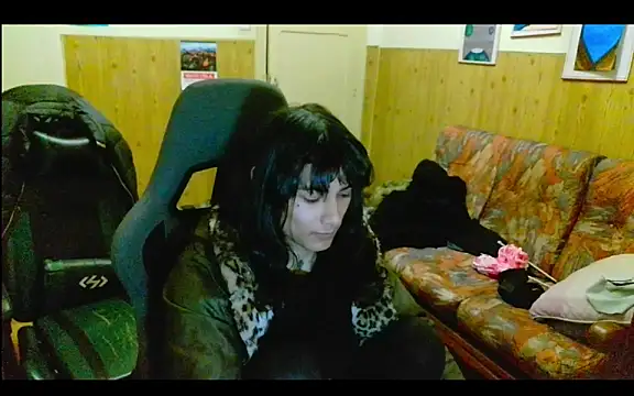 calliemaggotbone online show from 12/18/25, 12:05