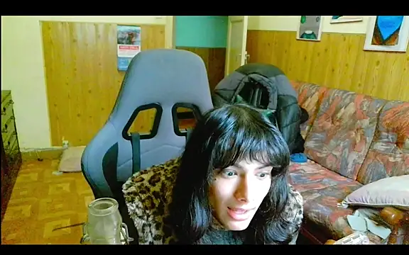 calliemaggotbone online show from 12/18/25, 02:32