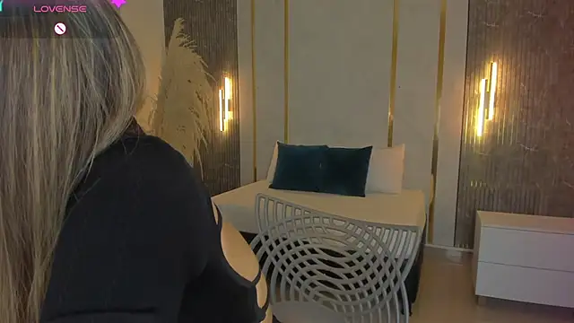 riley sierra online show from 02/12/26, 01:00