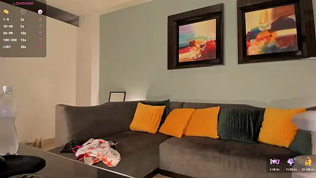 PuiYee online show from 03/23/25, 08:04