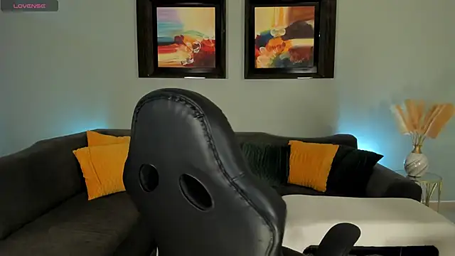 PuiYee online show from 09/17/25, 01:24