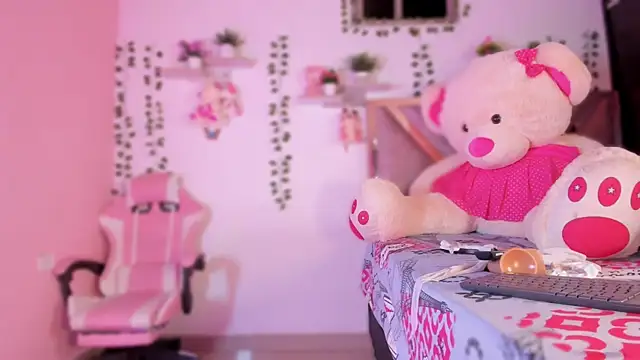 Emily restrepo online show from 11/11/25, 06:19