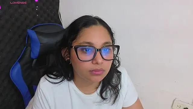 Cuteprincess21 online show from 04/01/26, 12:50