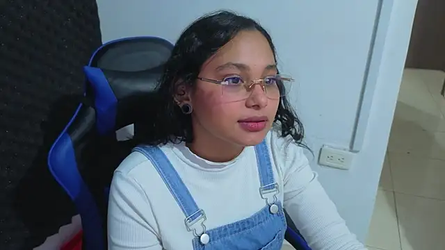 Cuteprincess21 online show from 03/16/26, 12:29