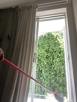 Snapshot of YesTheSexiest chatting on 10/16/25, 11:40 YesTheSexiest online show from 10/16/25, 11:40