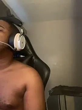 Snapshot of YesTheSexiest chatting on 09/21/25, 04:34 YesTheSexiest online show from 09/21/25, 04:34