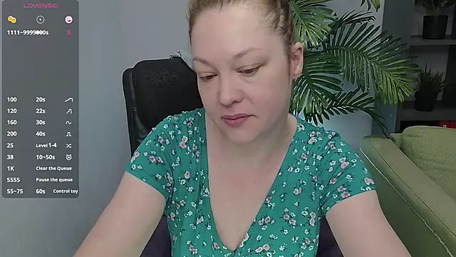 CutieGinger online show from 10/29/25, 03:22