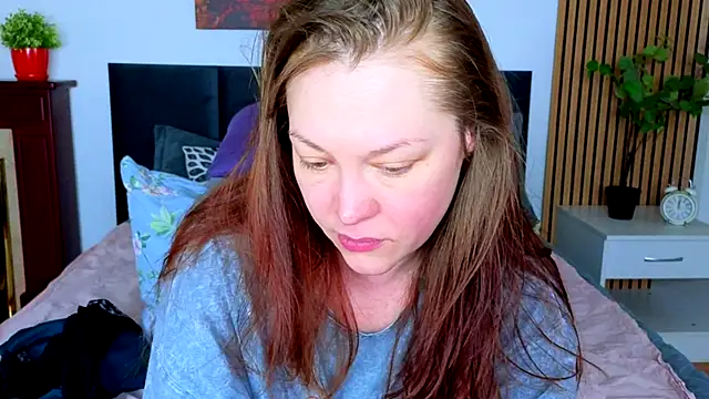 CutieGinger online show from 11/26/25, 03:23