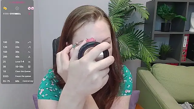 CutieGinger online show from 09/28/25, 12:12