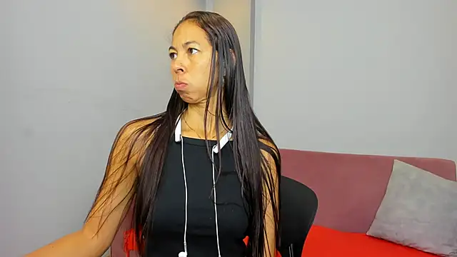 Rosalinda Cortez online show from 03/11/26, 12:21