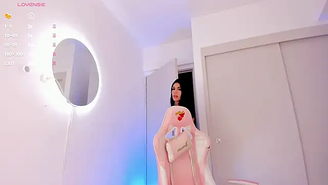 mia yourmommy online show from 11/28/25, 12:44