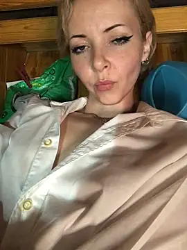 Snapshot of Kristina03 chatting on 02/17/25, 10:49 Kristina03 online show from 02/17/25, 10:49