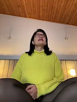 Snapshot of adriana71 chatting on 10/07/25, 04:13 adriana71 online show from 10/07/25, 04:13