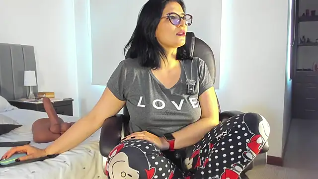 adriana71 online show from 04/11/26, 09:29