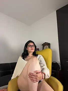 Snapshot of adriana71 chatting on 06/11/26, 03:25 adriana71 online show from 06/11/26, 03:25