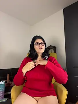 Snapshot of adriana71 chatting on 06/30/26, 04:01 adriana71 online show from 06/30/26, 04:01