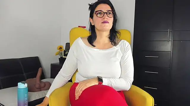 Snapshot of adriana71 chatting on 07/04/26, 01:12 adriana71 online show from 07/04/26, 01:12