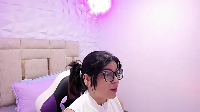 PauletteJ online show from 12/22/25, 11:54