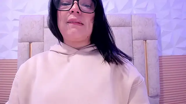 Snapshot of PauletteJ chatting on 06/17/26, 11:53 PauletteJ online show from 06/17/26, 11:53