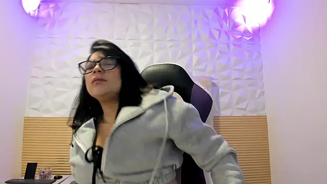 PauletteJ online show from 05/13/26, 11:50