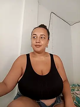 Snapshot of Miss-boobs chatting on 02/18/25, 08:03 Miss-boobs online show from 02/18/25, 08:03