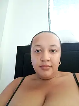 Snapshot of Miss-boobs chatting on 01/28/25, 03:57 Miss-boobs online show from 01/28/25, 03:57