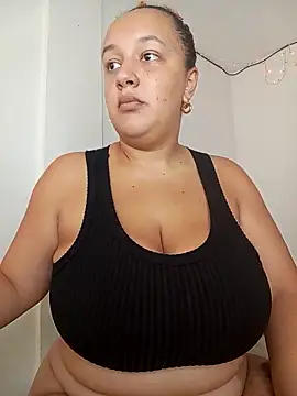 Snapshot of Miss-boobs chatting on 03/08/25, 08:25 Miss-boobs online show from 03/08/25, 08:25