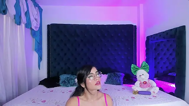 nikolsmithh online show from 12/16/25, 07:18