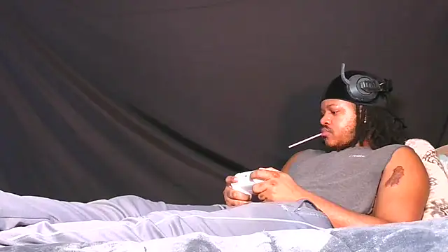 Carolinayoungin online show from 04/12/26, 05:16