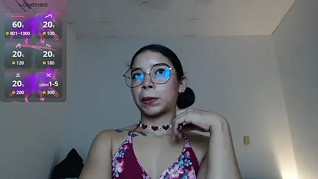 Snapshot of Putaku_San chatting on 10/08/25, 04:25 Putaku San online show from 10/08/25, 04:25